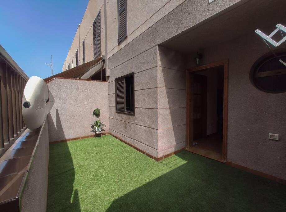 Duplex In Quiet Zone, Next To Sea, Fast Wifi Apartment El Medano  Bagian luar foto